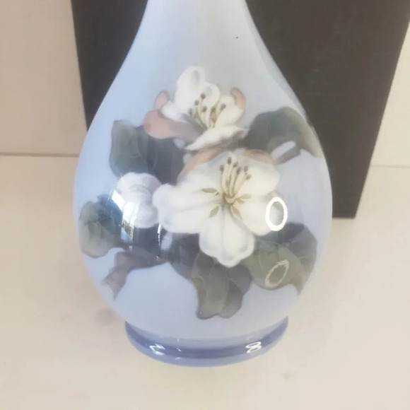 Vintage Royal Copenhagen Denmark Small Porcelain Floral Vase. - Picture 3 of 6